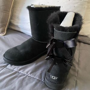 Ugg’s short bow tie